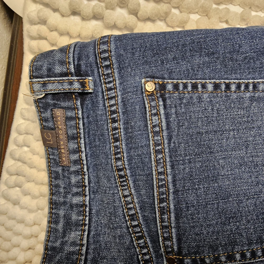 1 LC Lauren Conrad Blue Denim Women's Shorts size 8 preloved